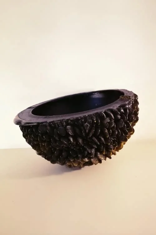 Coupe en pâte de verre noire réalisée sur-mesure- Emmanuelle Ducret-Designer d’intérieur