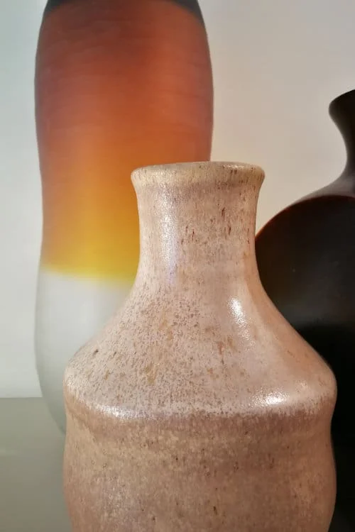 Ensemble de vases chinés en grès, verre et bois-Emmanuelle Ducret-Designer d’intérieur